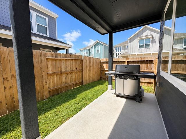 624 Pelican Drive, Kemah, TX 77565