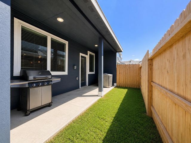 624 Pelican Drive, Kemah, TX 77565