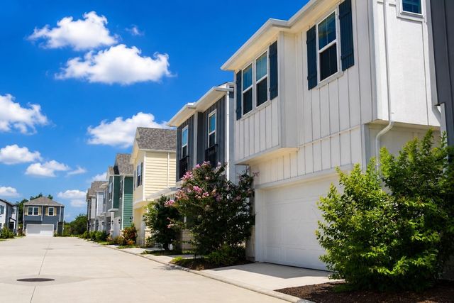 624 Pelican Drive, Kemah, TX 77565