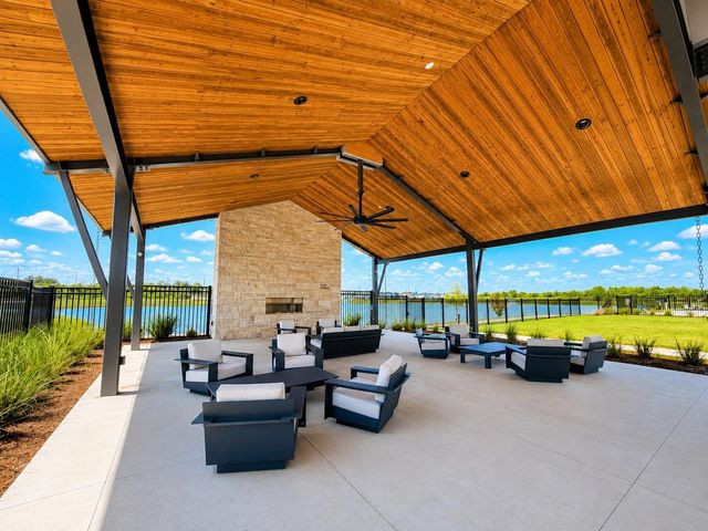 624 Pelican Drive, Kemah, TX 77565