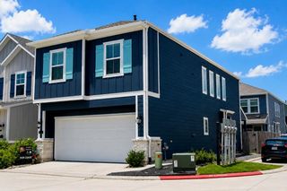 624 Pelican Drive, Kemah, TX 77565
