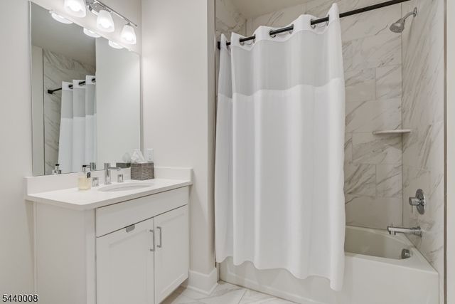 3 Vanderbilt Blvd 402, Florham Park Boro, NJ 07932