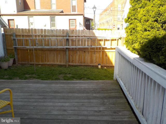 30 S PEACE ALY, Elizabethtown, PA 17022