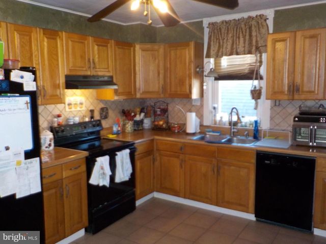 30 S PEACE ALY, Elizabethtown, PA 17022