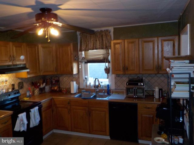 30 S PEACE ALY, Elizabethtown, PA 17022