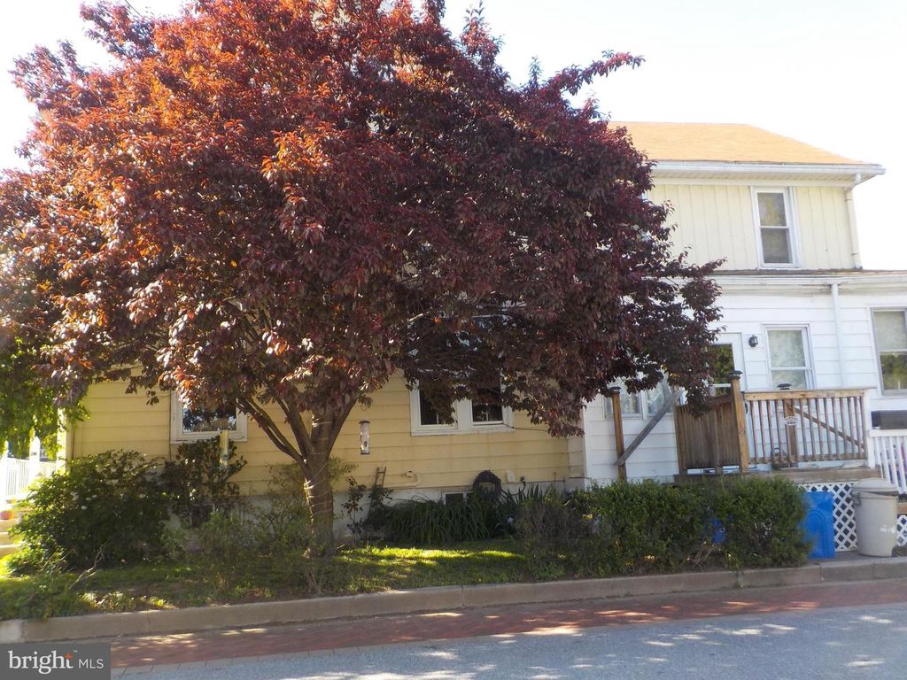 30 S PEACE ALY, Elizabethtown, PA 17022