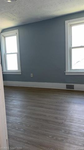 734 Cleophus Parkway, Lincoln Park, MI 48146