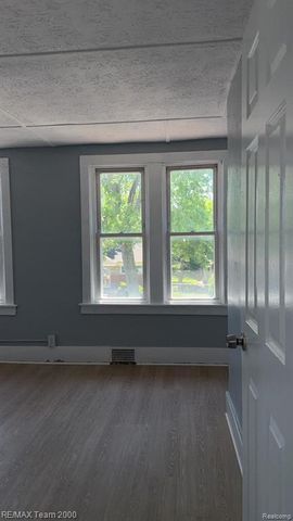 734 Cleophus Parkway, Lincoln Park, MI 48146