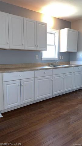 734 Cleophus Parkway, Lincoln Park, MI 48146