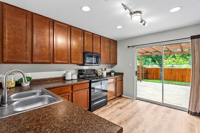 11328 Ashbrook DR, Manchaca, TX 78652