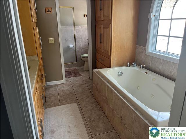 1724 Park Lane, Upper Macungie Twp, PA 18069