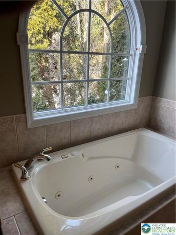 1724 Park Lane, Upper Macungie Twp, PA 18069