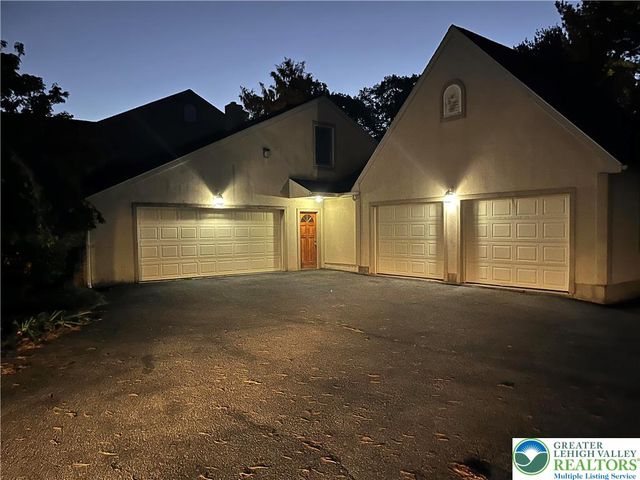 1724 Park Lane, Upper Macungie Twp, PA 18069