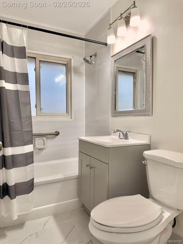 26620 Academy Street, Roseville, MI 48066