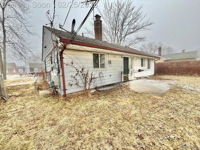 26620 Academy Street, Roseville, MI 48066