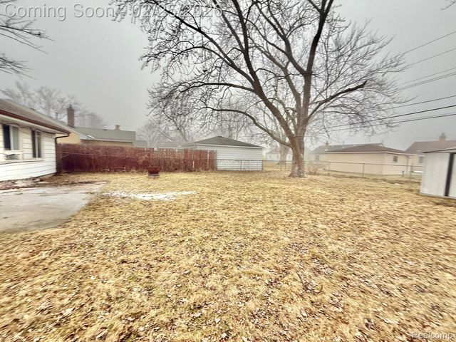 26620 Academy Street, Roseville, MI 48066