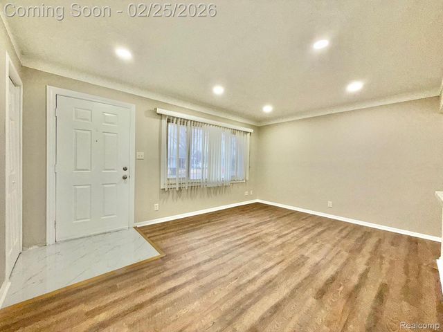 26620 Academy Street, Roseville, MI 48066