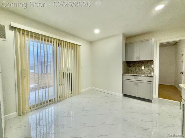 26620 Academy Street, Roseville, MI 48066