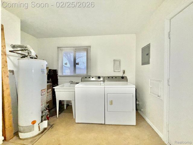 26620 Academy Street, Roseville, MI 48066