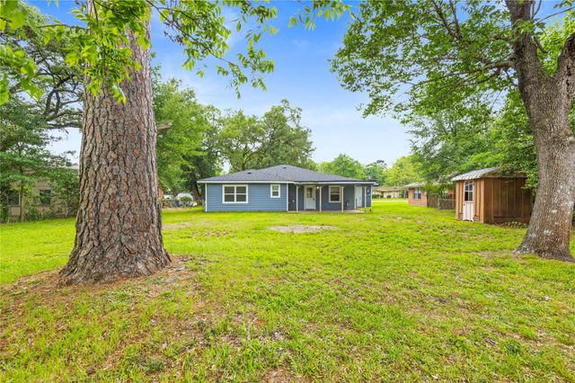 315 Roundabout Road, Huntsville, TX 77320