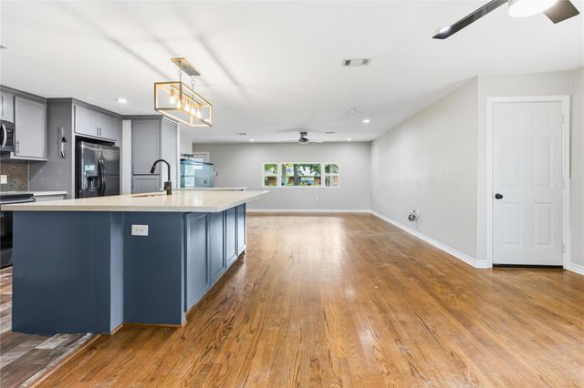 315 Roundabout Road, Huntsville, TX 77320