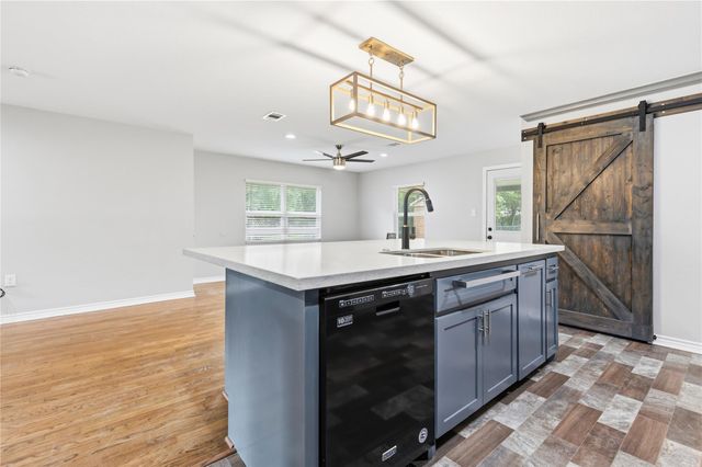 315 Roundabout Road, Huntsville, TX 77320