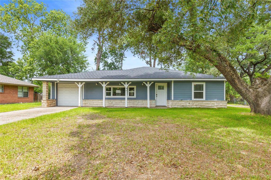 315 Roundabout Road, Huntsville, TX 77320