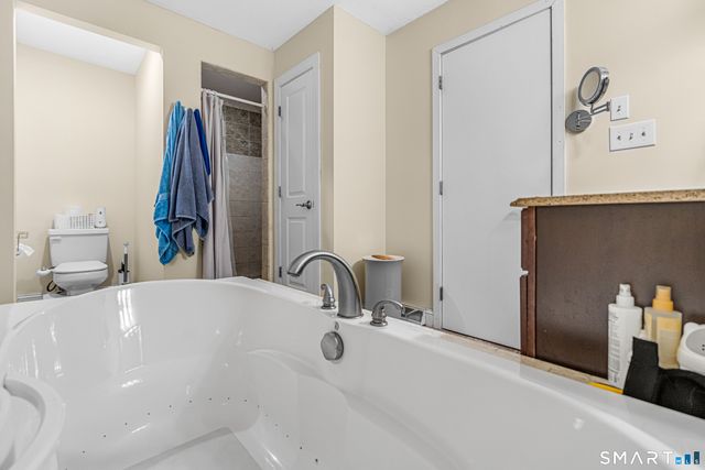 75 Staffordshire Commons Drive 75, Wallingford, CT 06492
