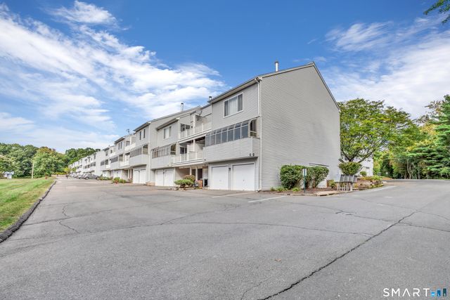 75 Staffordshire Commons Drive 75, Wallingford, CT 06492