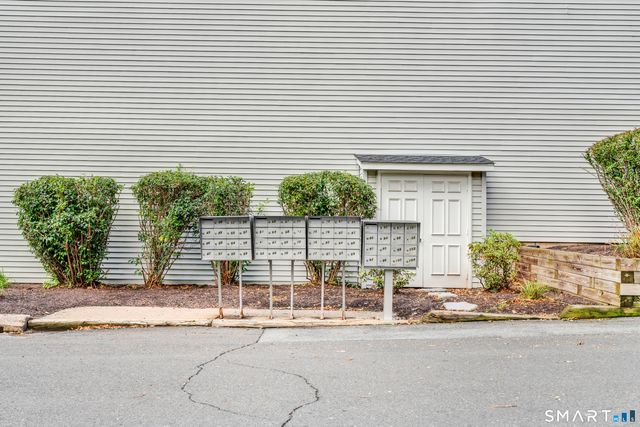 75 Staffordshire Commons Drive 75, Wallingford, CT 06492