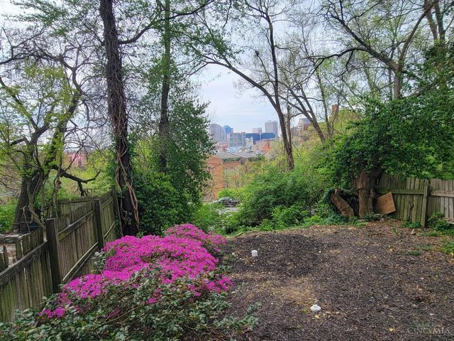 537 Liberty Hill, Cincinnati, OH 45202