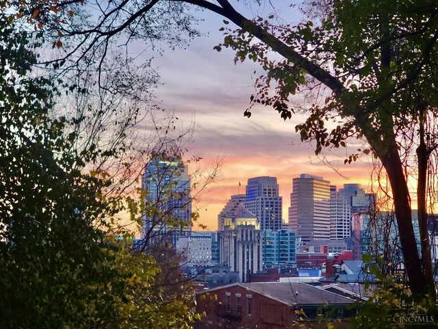 537 Liberty Hill, Cincinnati, OH 45202