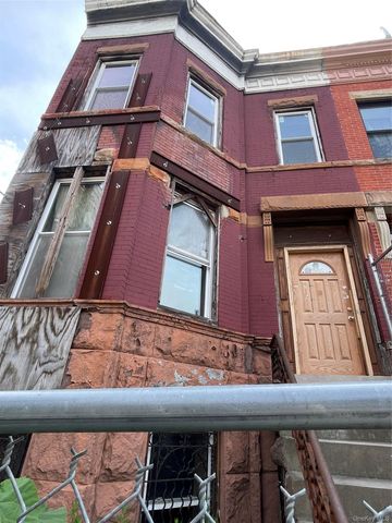 18 Agate Court, Brooklyn, NY 11213