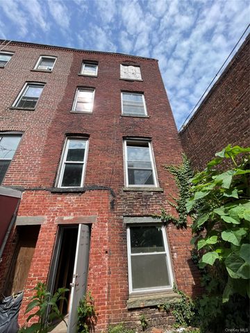 18 Agate Court, Brooklyn, NY 11213