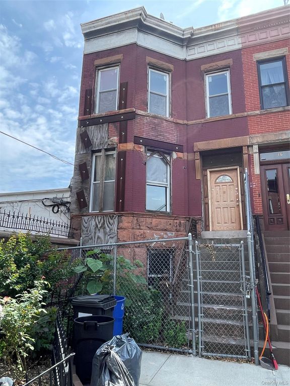 18 Agate Court, Brooklyn, NY 11213
