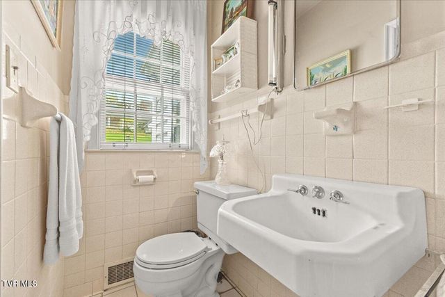 219 East Gilmer Park, Johnson City, TN 37604