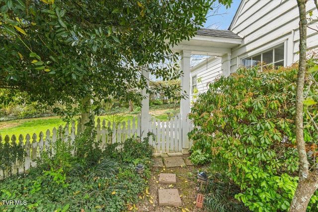 219 East Gilmer Park, Johnson City, TN 37604