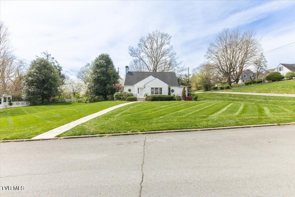 219 East Gilmer Park, Johnson City, TN 37604