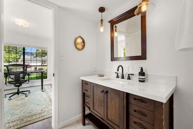 1729 Ryon LN, Round Rock, TX 78681