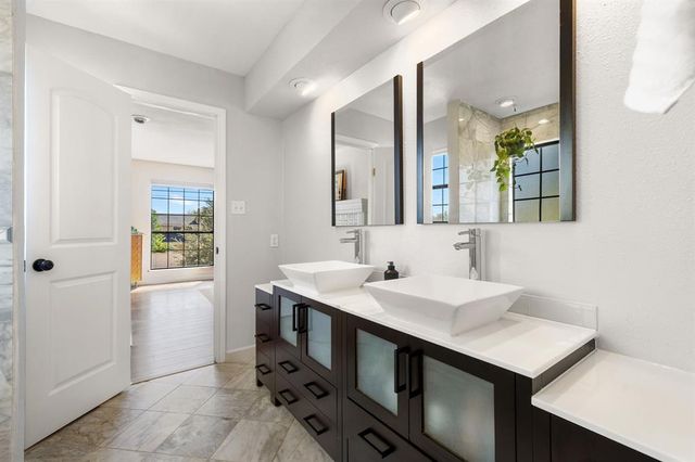 1729 Ryon LN, Round Rock, TX 78681