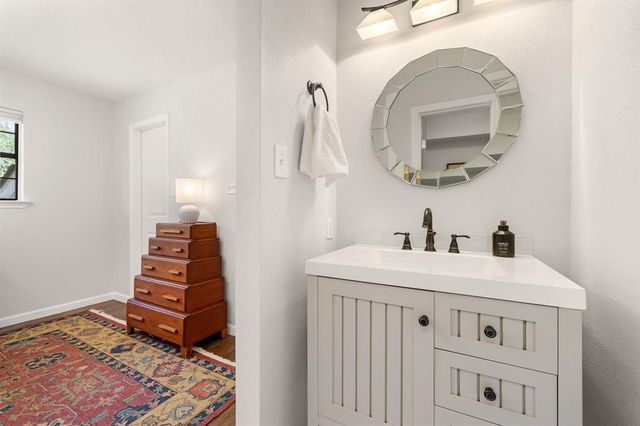 1729 Ryon LN, Round Rock, TX 78681