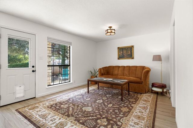 1729 Ryon LN, Round Rock, TX 78681