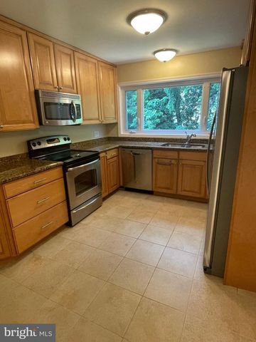 1040 WARBLER, Mclean, VA 22101