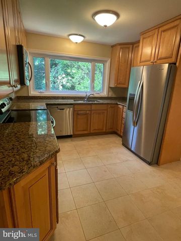 1040 WARBLER, Mclean, VA 22101