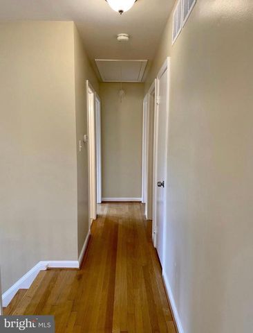 1040 WARBLER, Mclean, VA 22101