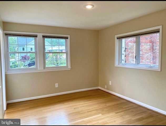 1040 WARBLER, Mclean, VA 22101