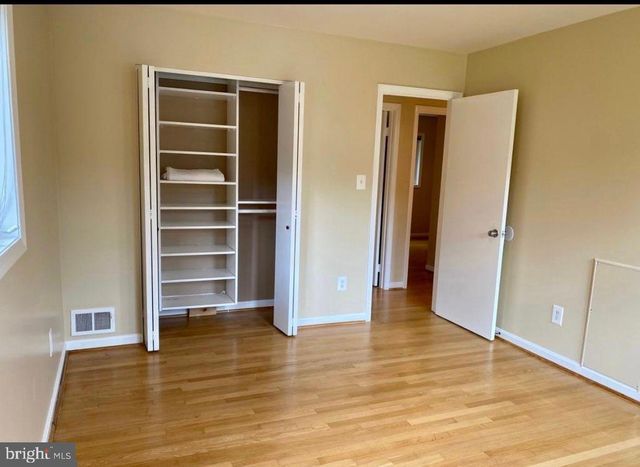 1040 WARBLER, Mclean, VA 22101