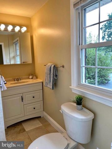 1040 WARBLER, Mclean, VA 22101