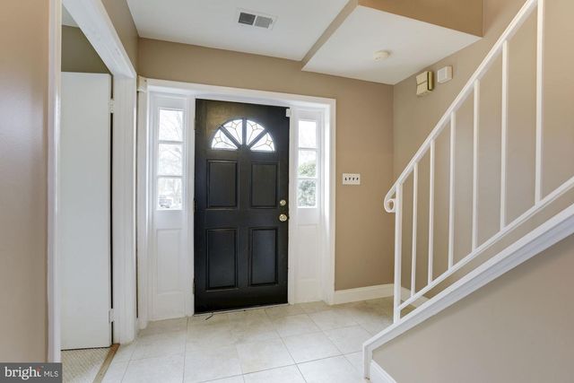 1040 WARBLER, Mclean, VA 22101