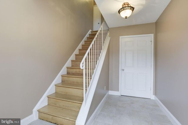 1040 WARBLER, Mclean, VA 22101